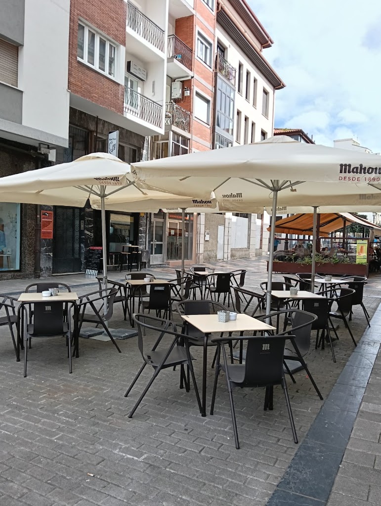 Bar Gasto Gallo Aviles — Ambiente