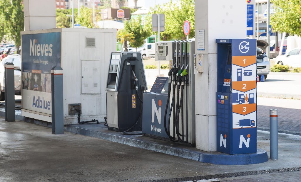 Gasolinera Nieves Sant Andreu de la Barca — Estacion de servicio