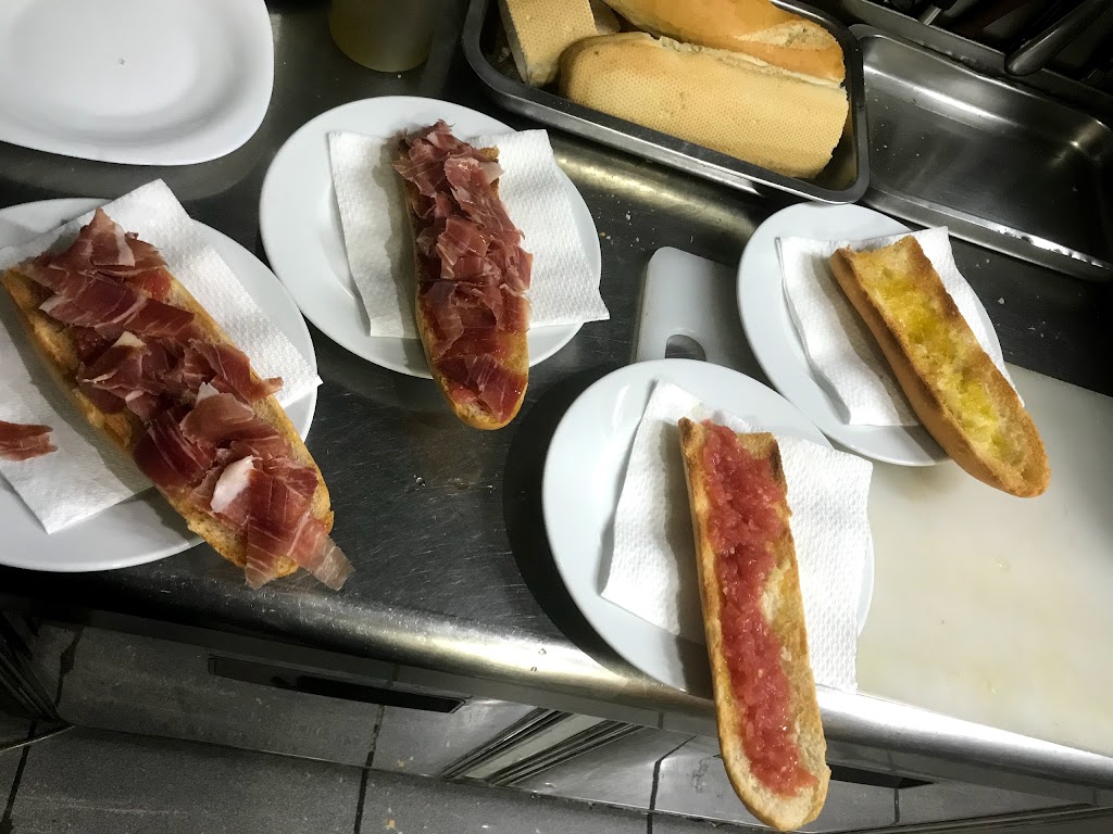 Bar La Tapita del PAPi — Comida y bebida