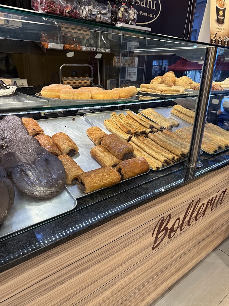 Cassani Panaderia Pasteleria Puente Genil — Ambiente