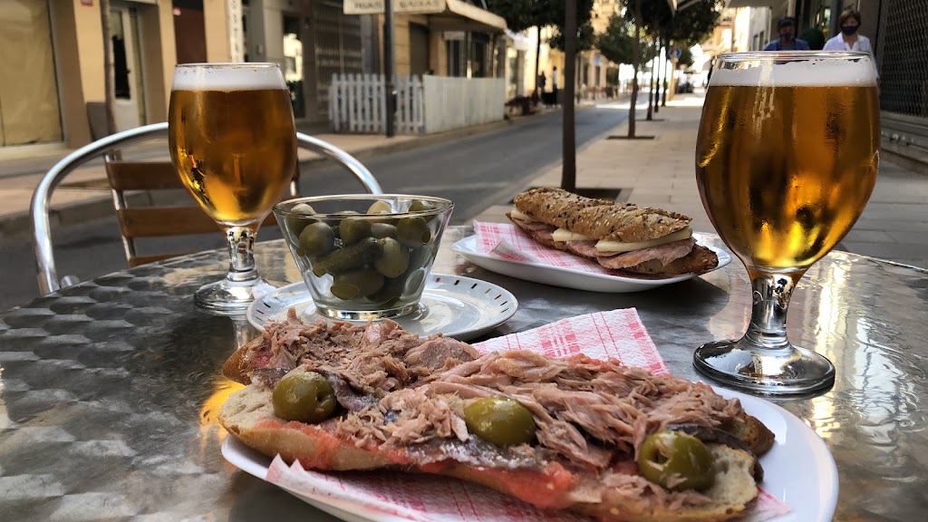 Cafeteria Cal Bafa — Comida y bebida