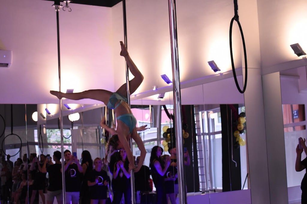 Del Reves - Pole Dance i Dansa Aeria — Del propietario