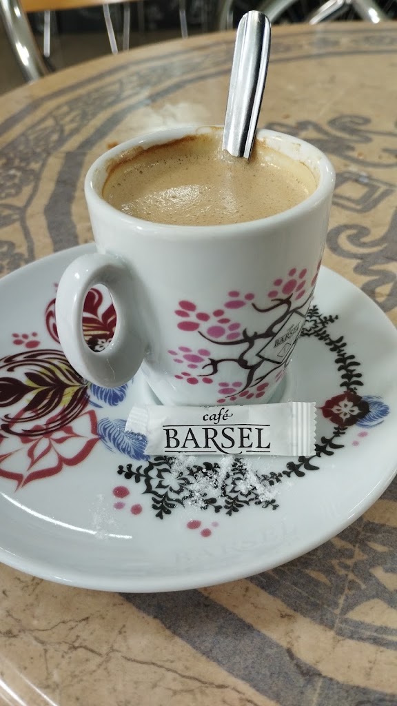 BAR EL CHORLAS — Comida y bebida