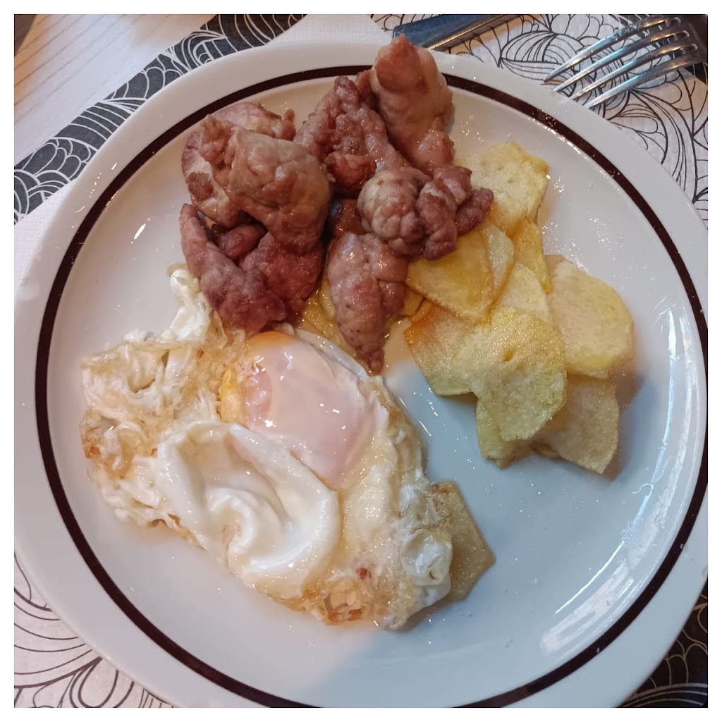 Toril No 5 Cafe Bar — Huevos estrellados