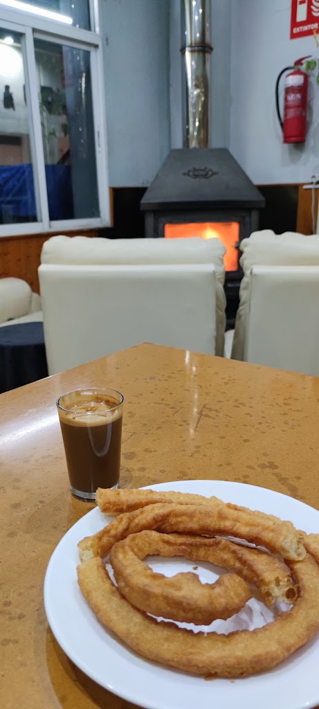 Cafe Bar El Alba — Comida y bebida