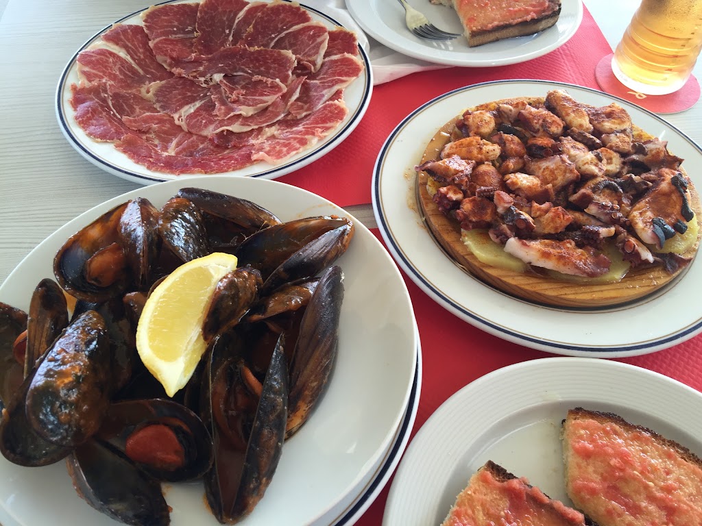 Monsoon Beach — Comida y bebida
