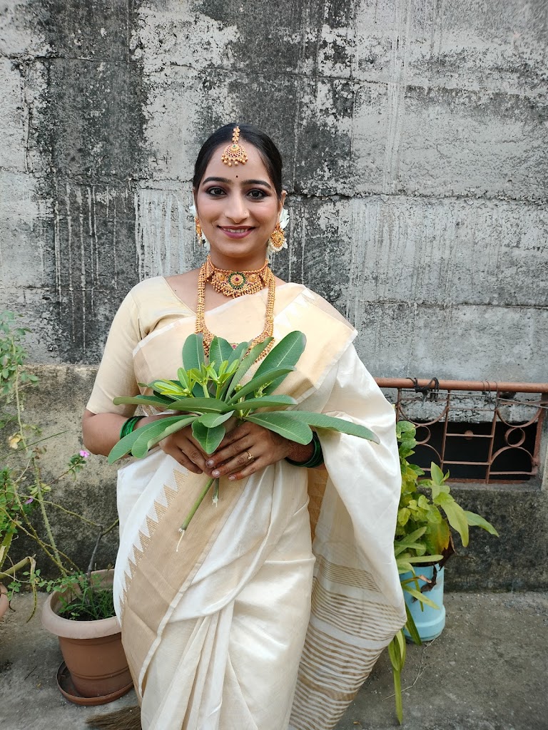 Tanaya Beauty Parlour Bhoom