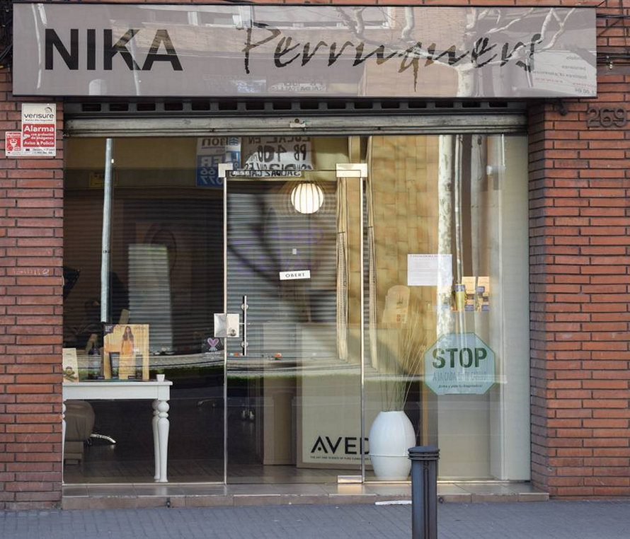 Nika Perruquers — Exterior