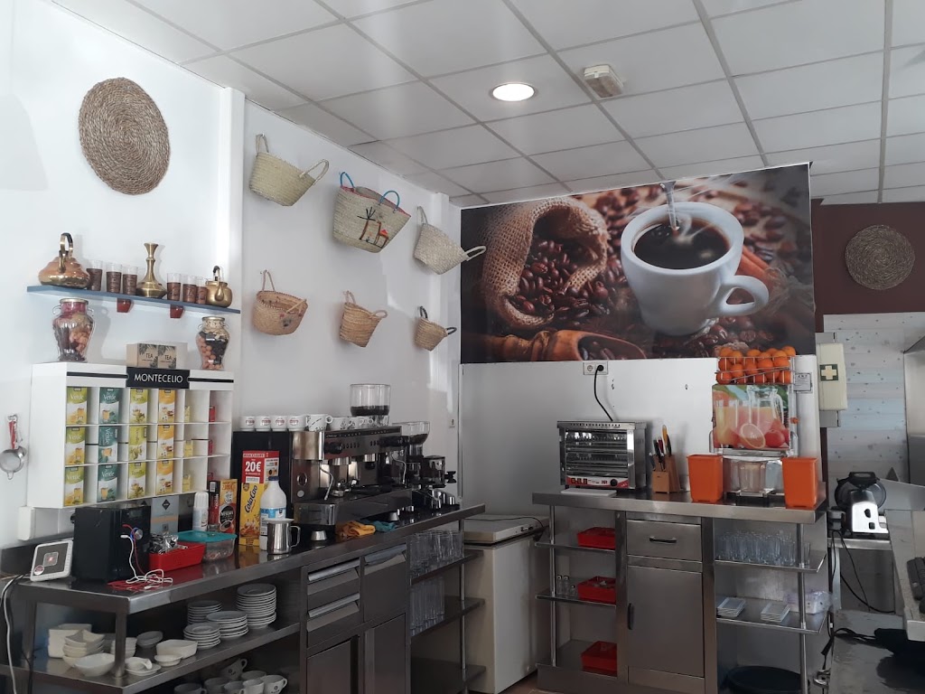 El Patio - Cafeteria, Bocateria HALAL, Panaderia, Bolleria y Reposteria Arabe — Cafe