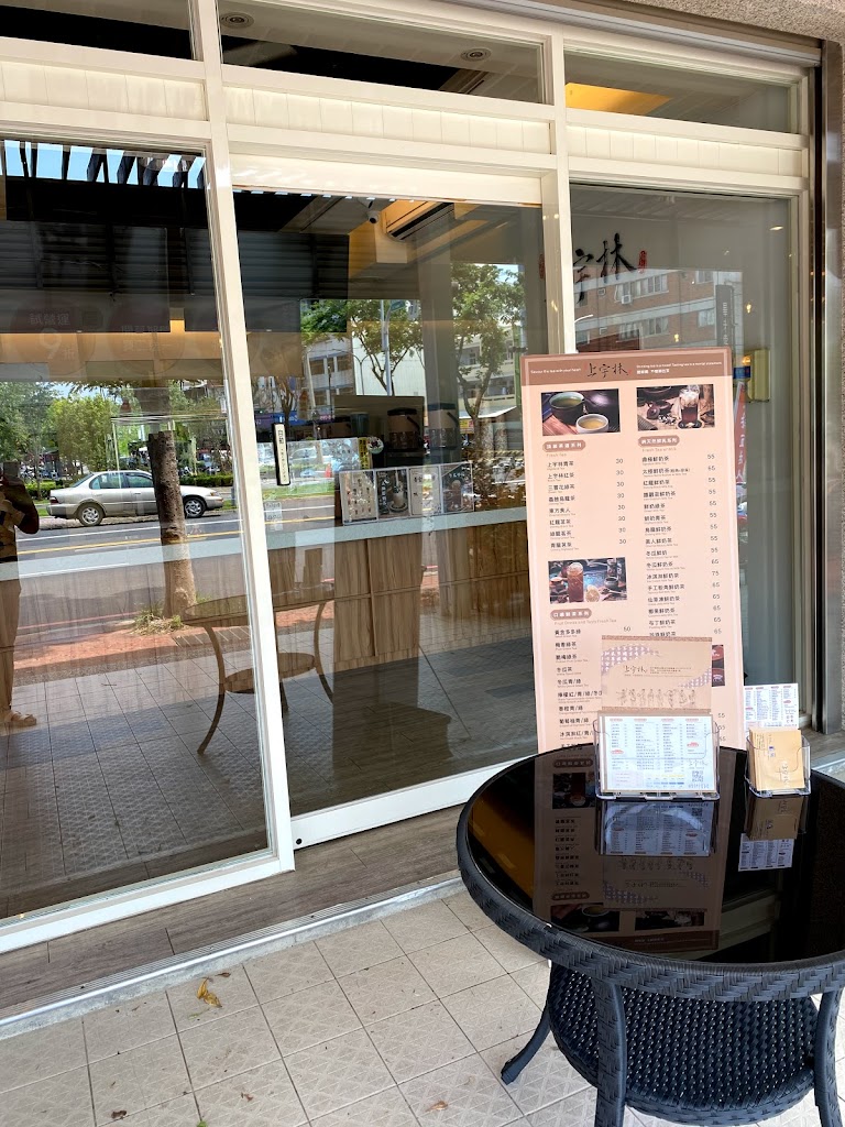 上宇林台中豐原北陽店｜豐原必喝飲料｜厚鮮奶茶｜粉角｜太極｜推薦飲料店｜人氣茶飲｜手搖飲｜冷氣｜內用｜沙發｜兒童 的照片