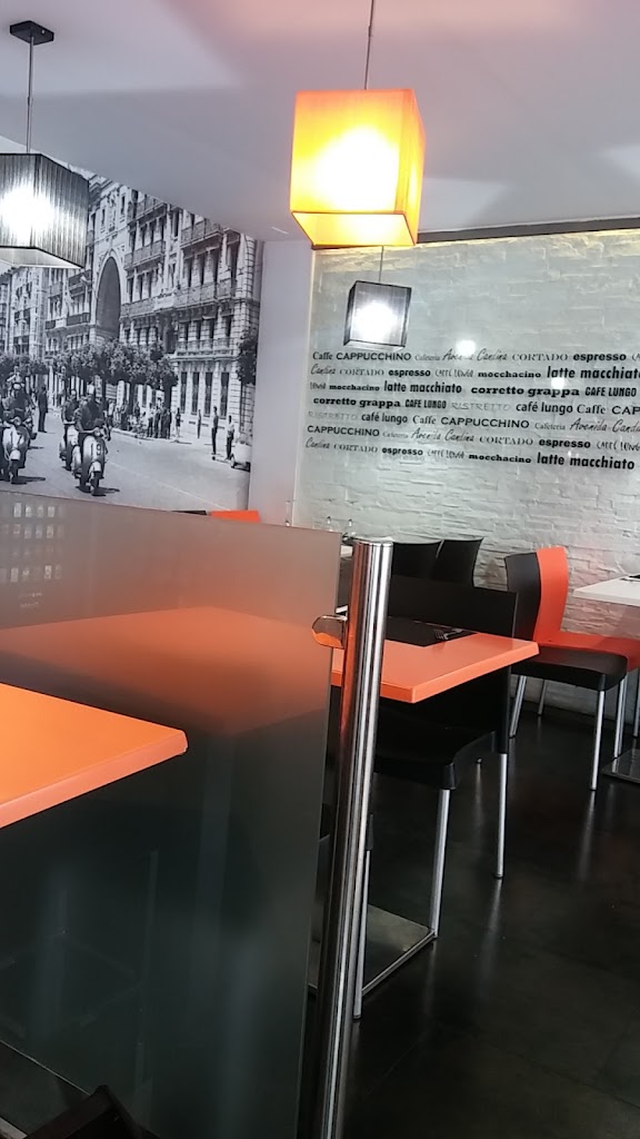 Cafeteria Avenida Candina — Ambiente