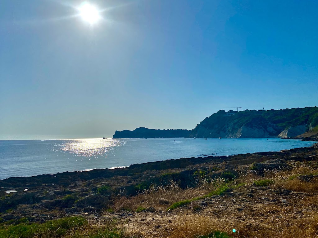 Aparcamiento Playa Cala Blanca Javea