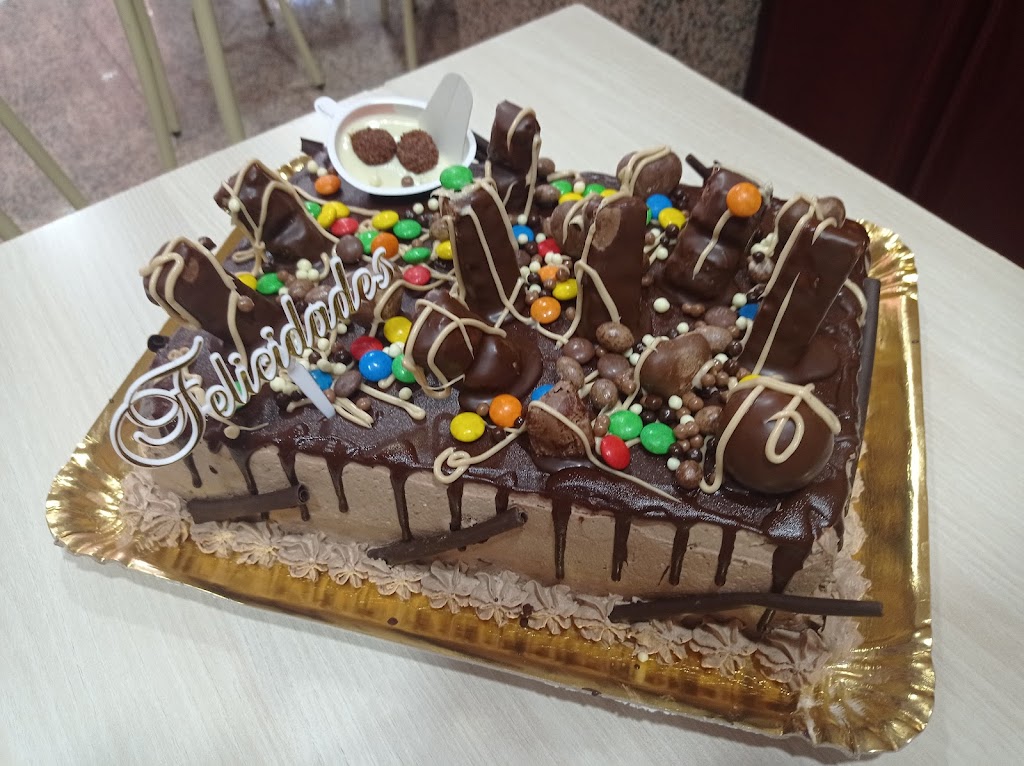 Pasteleria Confiteria Antonio Luque — Comida y bebida
