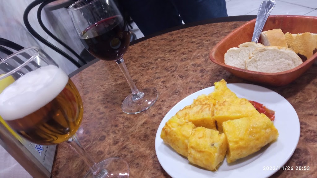Cafe Bar Galdos — Comida y bebida