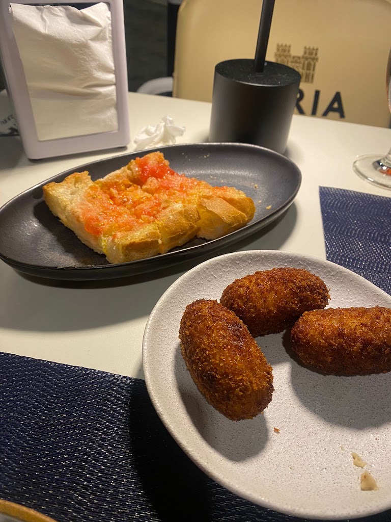 BINOMI Casa de Menjars — Comida y bebida