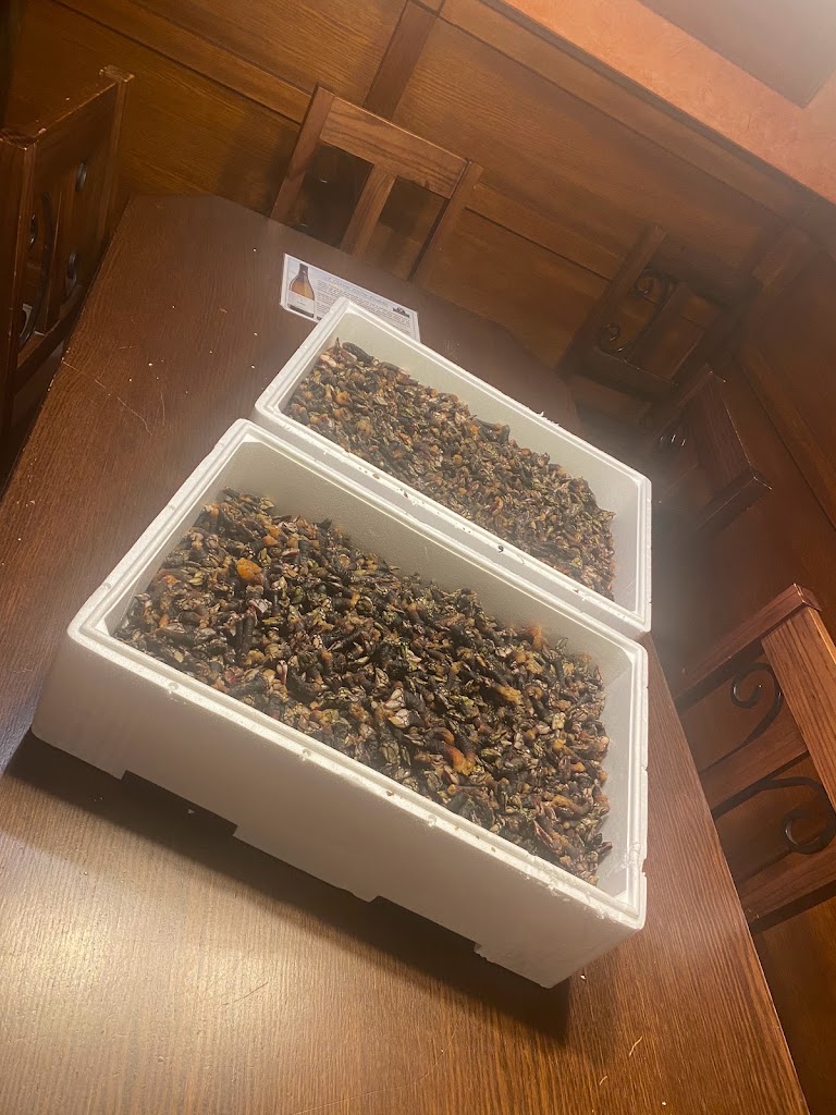 Vinoteca Aquitania — Comida y bebida
