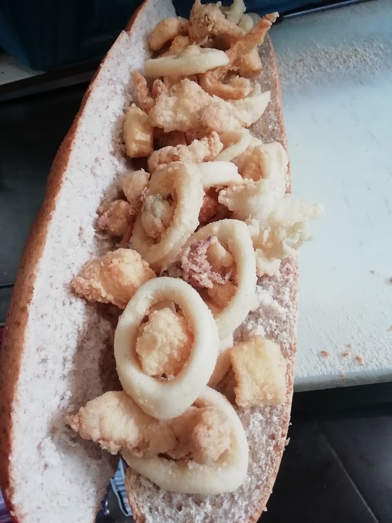 Bar Antonio (Mercado de Abasto no 24) — Comida y bebida