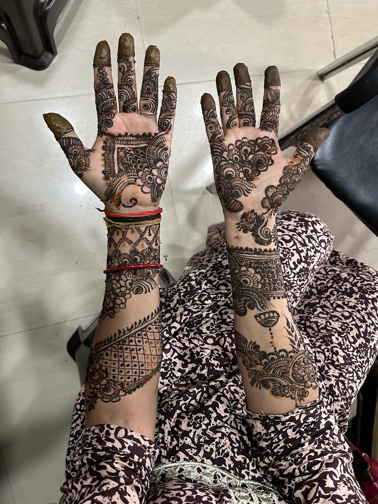 Gloss By Meenu Makeup Beauty Parlour