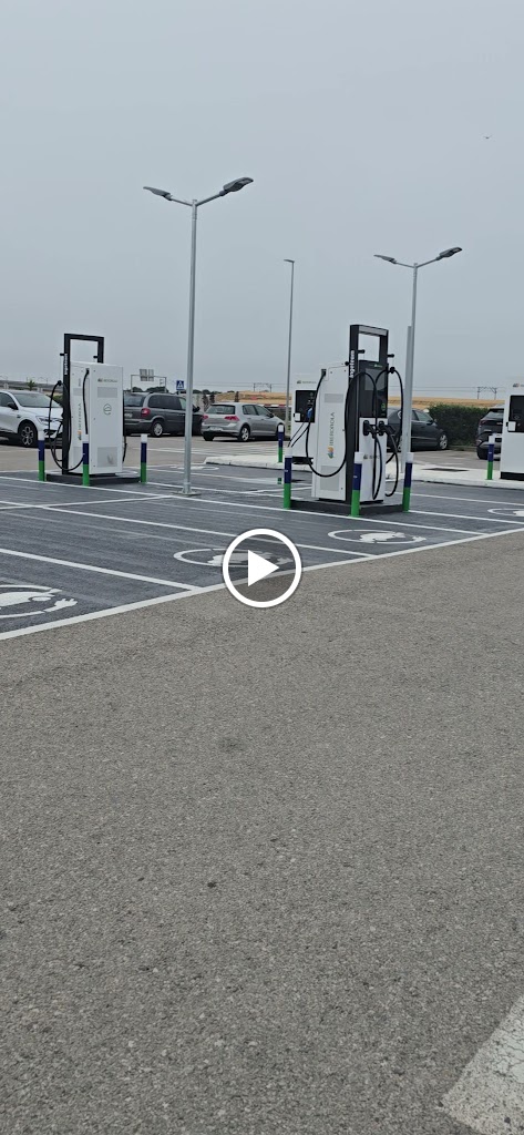Punto de carga de vehiculos electricos — Videos