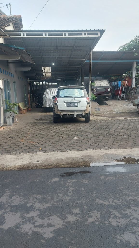 Bengkel Mobil Kenteng, Dempul, Dan Cat