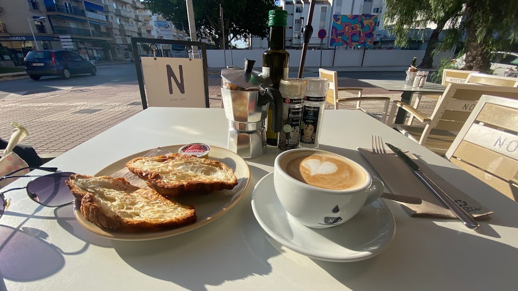 Nostro Cafe Costa — Comida y bebida