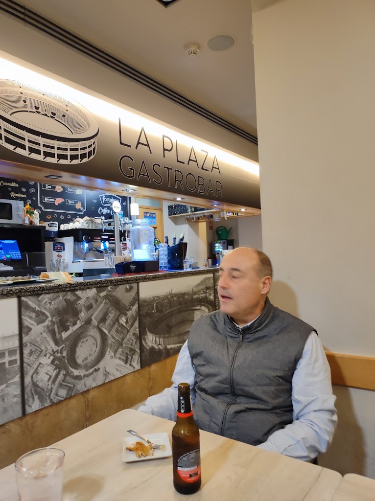 La Plaza Gastrobar — Ambiente