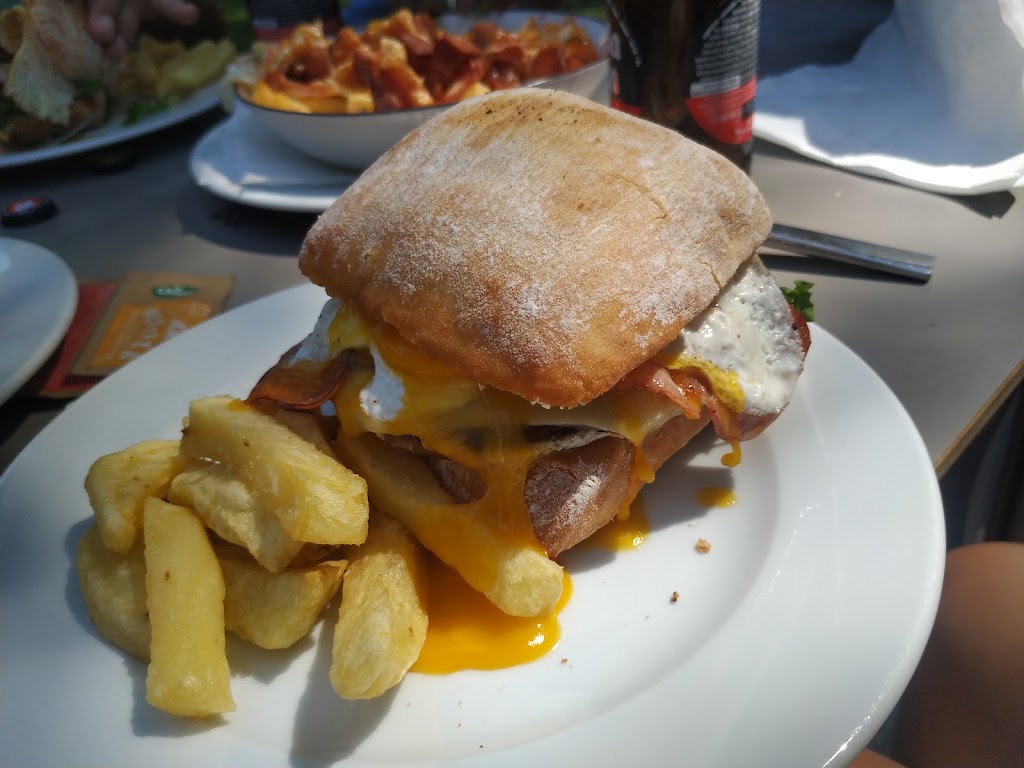 Cerveceria Tapas y Birras — Comida y bebida
