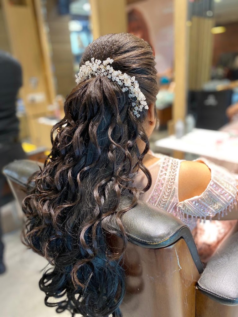 Kenchi Unisex Salon 104