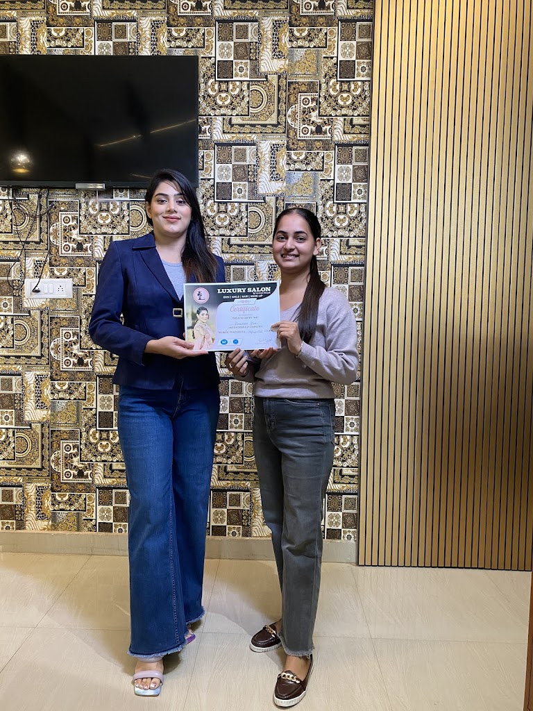 Luxury Salon By Vaishali Walyat