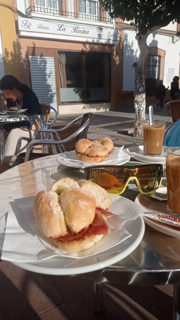Cafeteria Oli — Comida y bebida