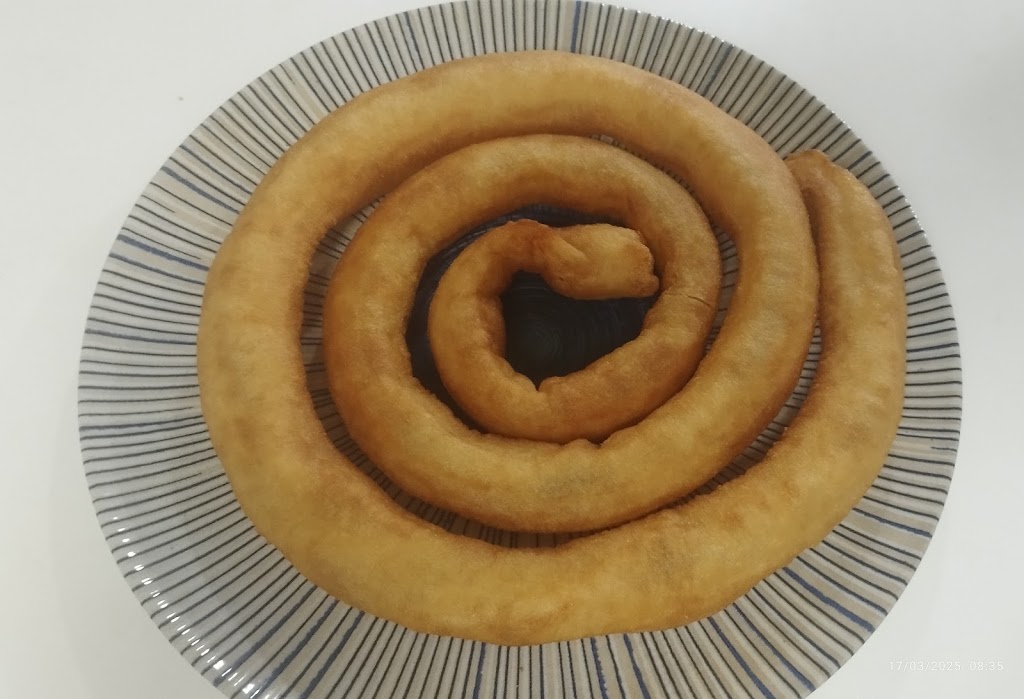 Cafeteria Churreria La Esquina — Comida y bebida