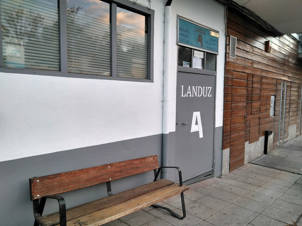 Landuz Eskulanak C B