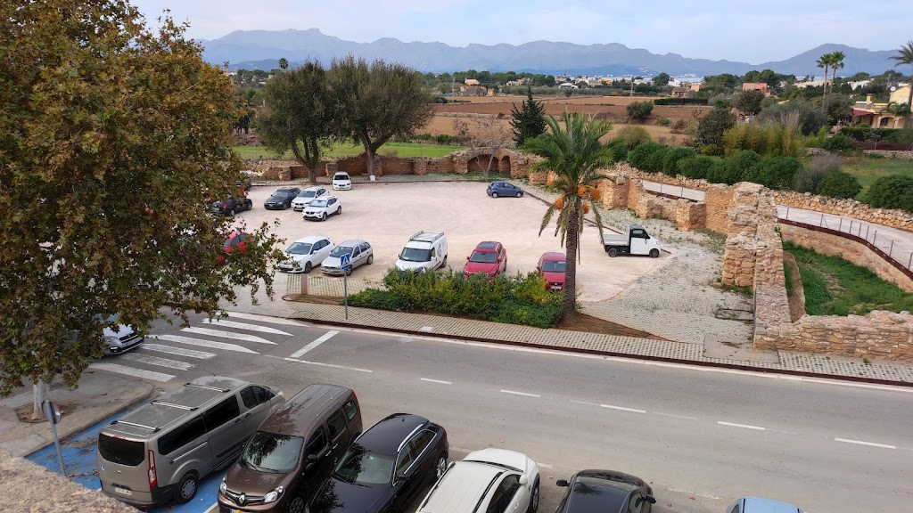 Parking — Estacionamiento