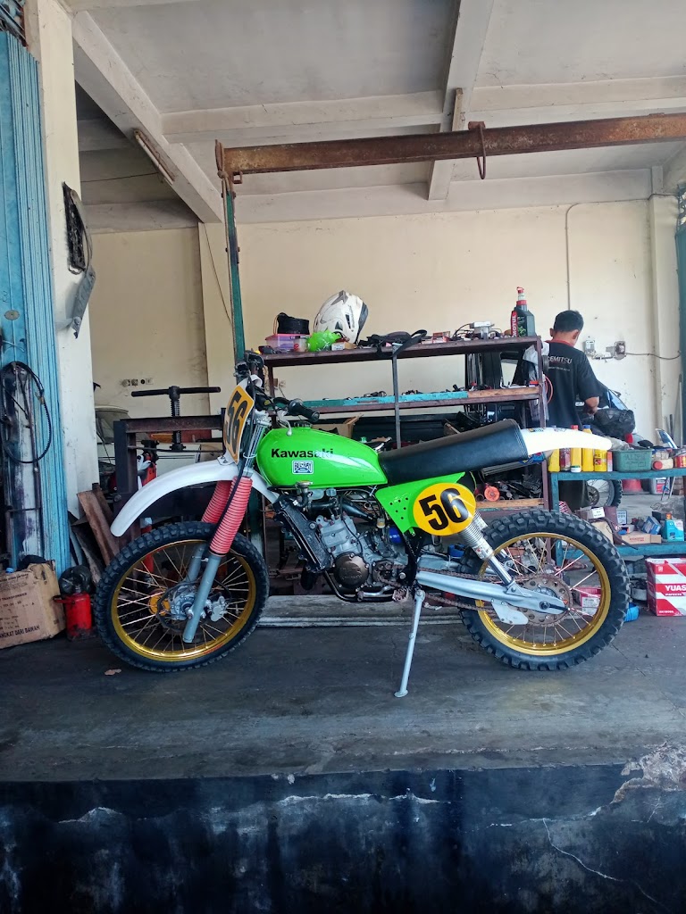 Bengkel " jaya "Mobil