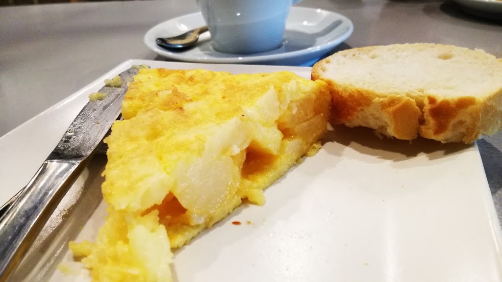 Naia Cafe Antzokia — Comida y bebida