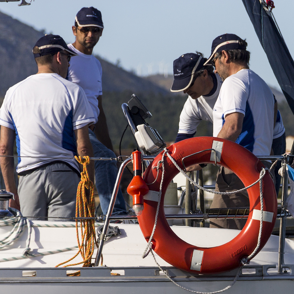 AROUSA NAUTICA. Escuela de navegacion y nautica de recreo. — Del propietario