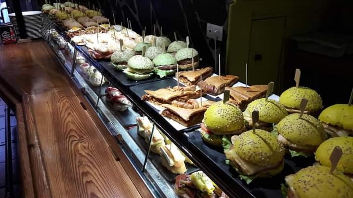 Antollos ~ pinchos y vinos