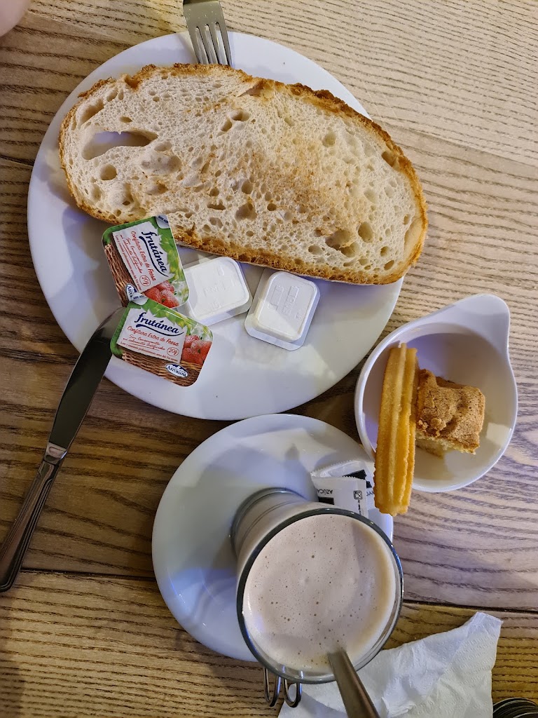 Cafeteria Milay — Comida y bebida