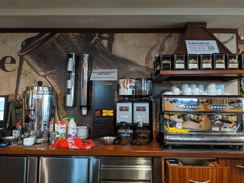 Cafe Bar Ronnie — Ambiente
