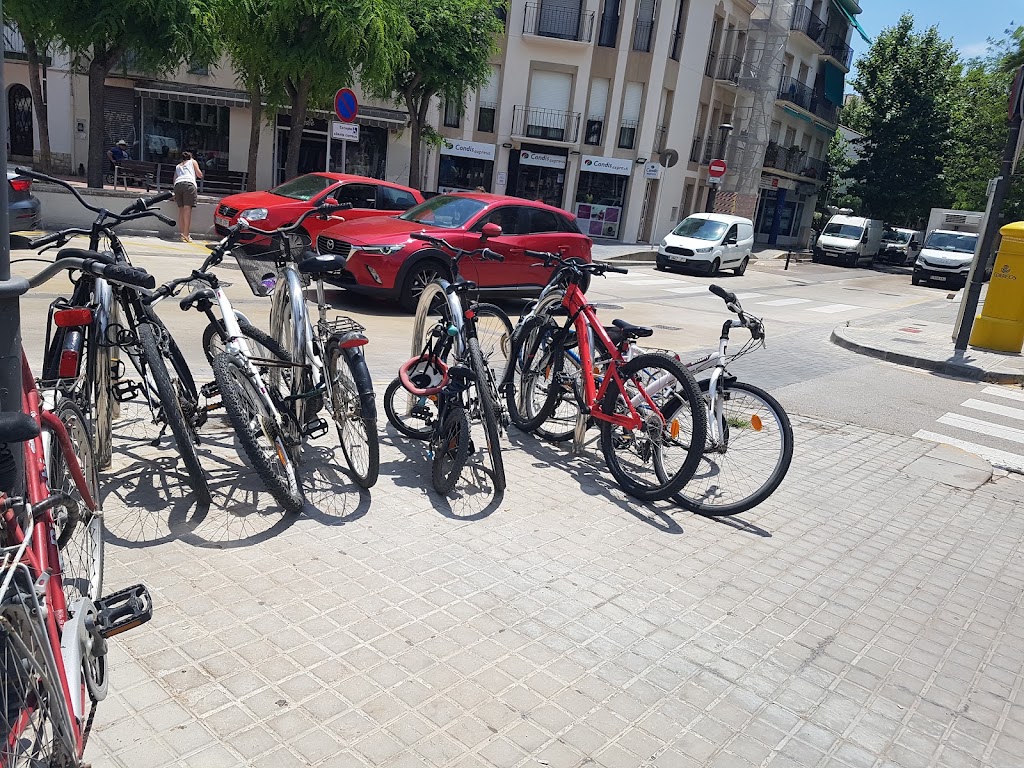 Aparcament para bicicletes — Estacionamiento