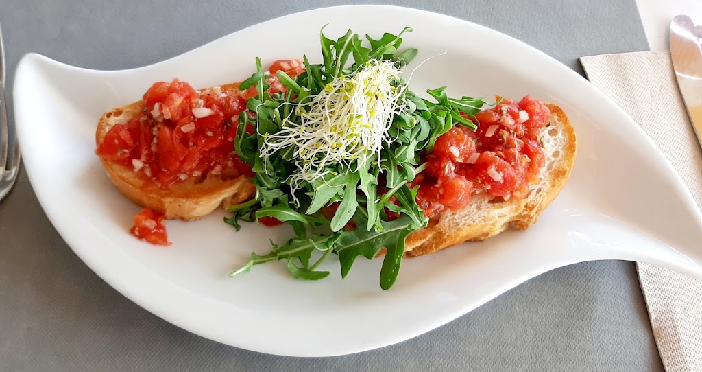 Restaurante La Esencia — Comida y bebida