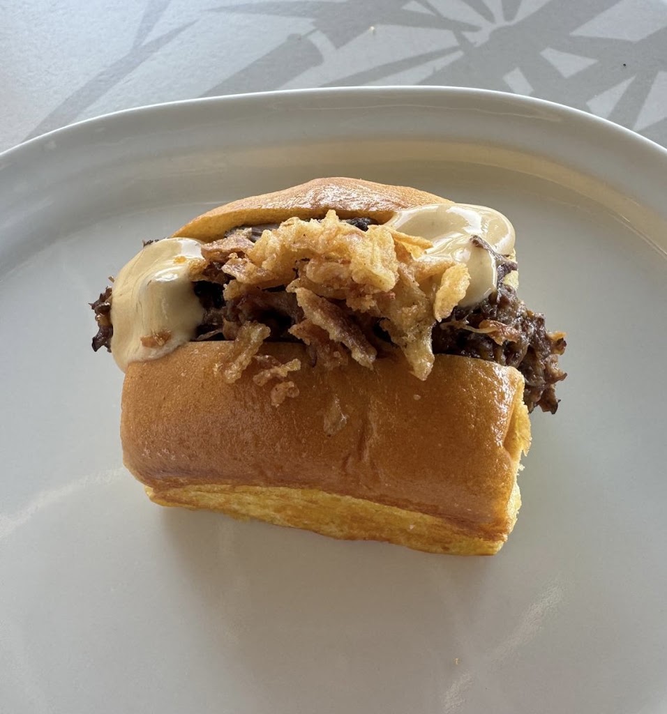 Aire Cafe Bar — Comida y bebida