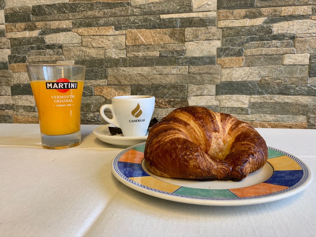 Cafe Restaurante Adrian — Comida y bebida