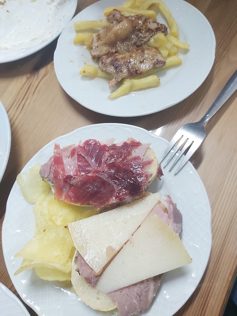 Bar Casa Jurado — Comida y bebida