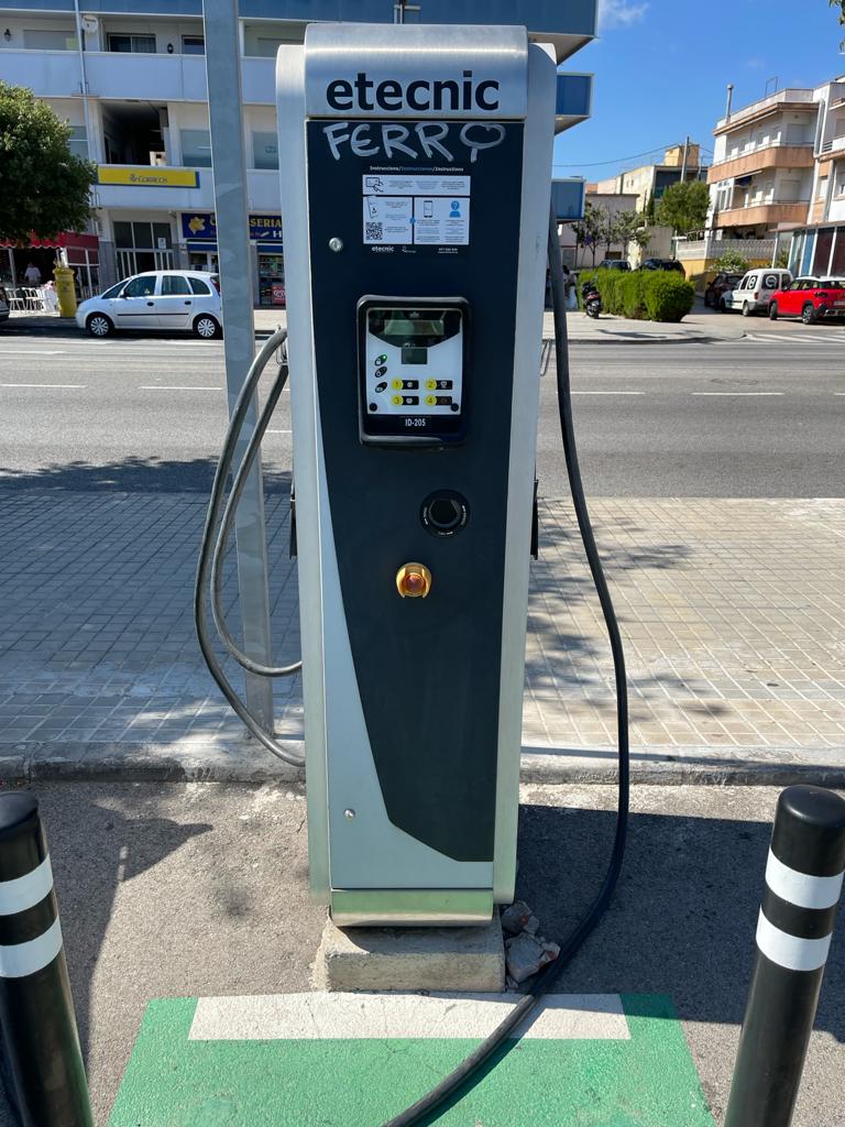 Etecnic Charging Station