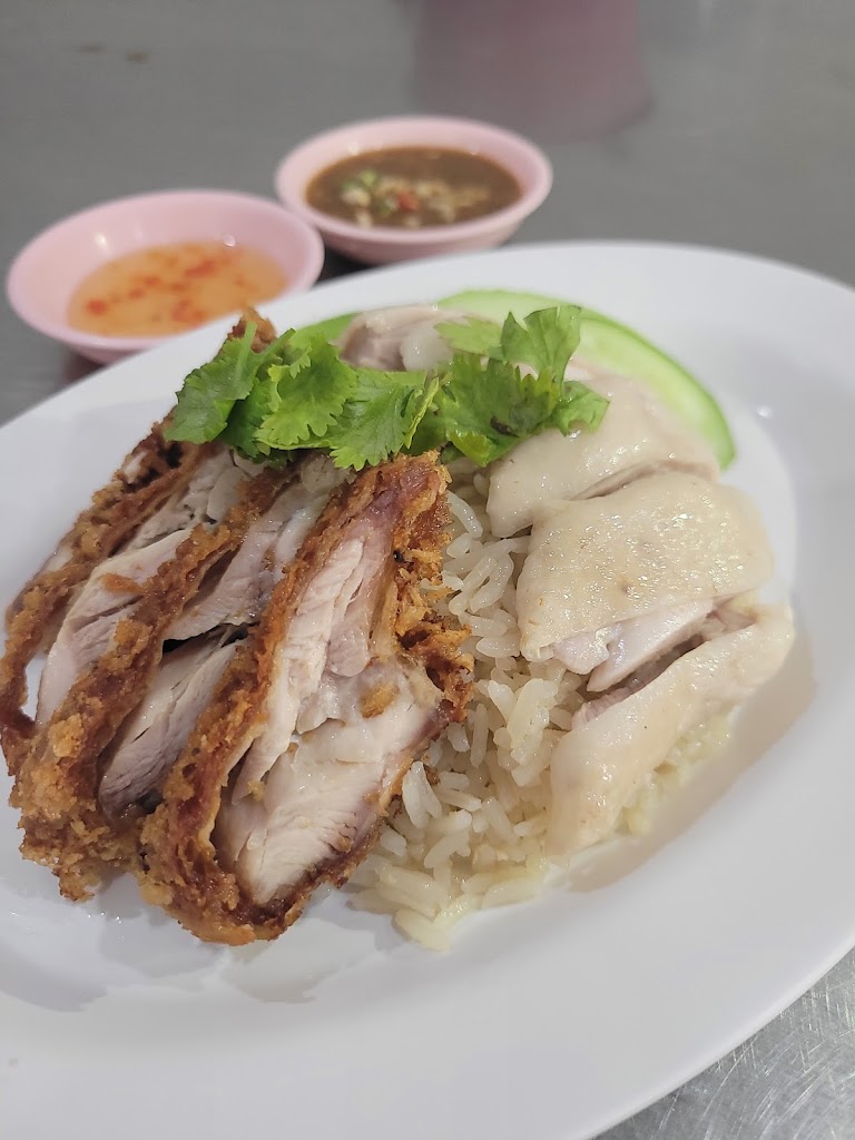 รูปภาพของ ข้าวมันไก่ลิ้ม โภชนา (วัดสังข์กระจาย)