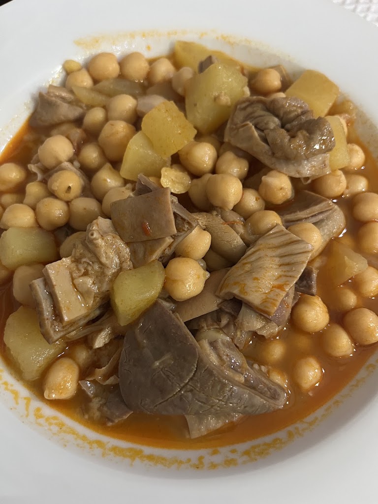 Bodegon Pepin — Comida y bebida
