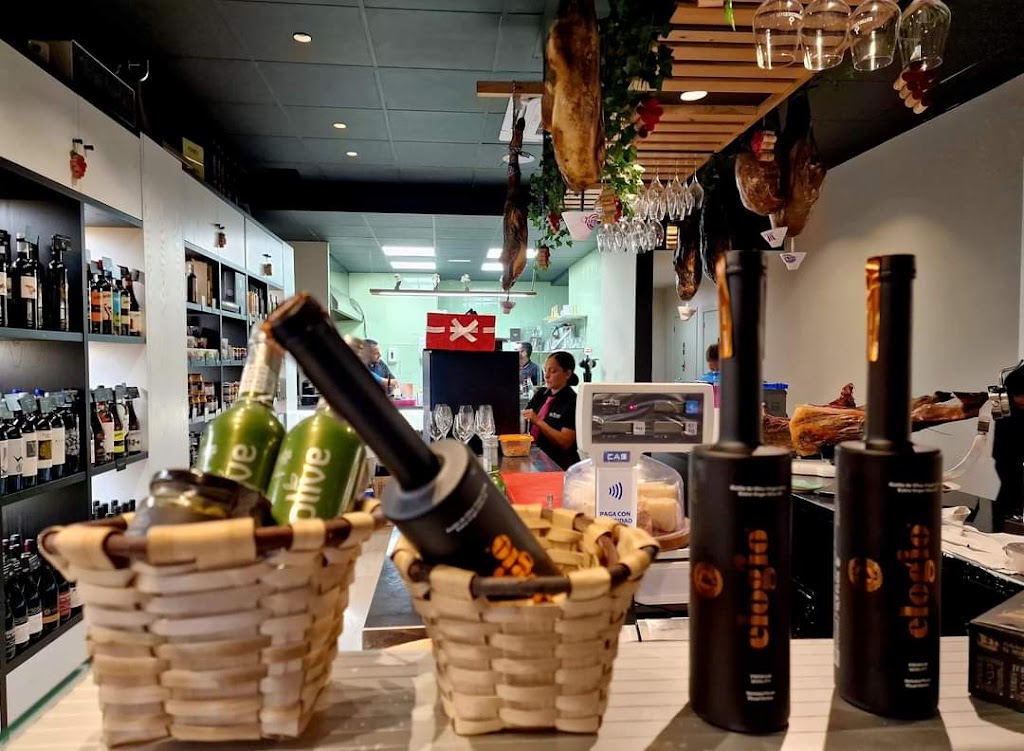 La Tizona Vinoteca — Comida y bebida