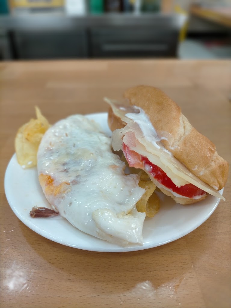 Bar Rogelio — Comida y bebida