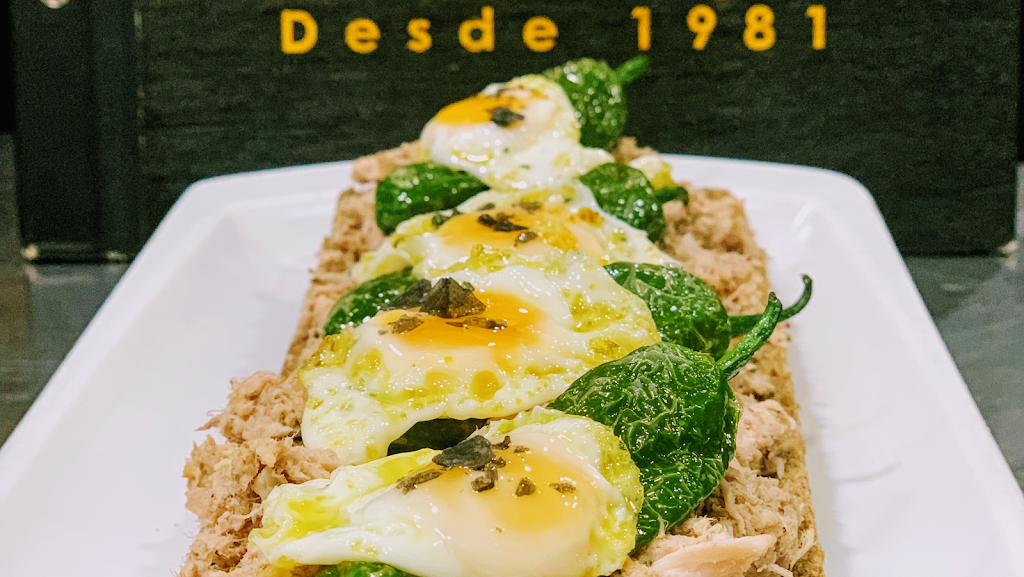 Casa Paqui — Comida y bebida